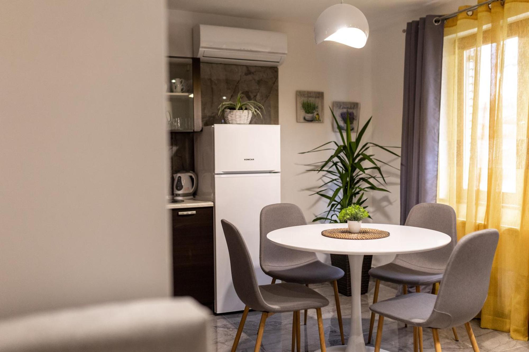 Studio Apartman Planb, Self Check In Осиек Экстерьер фото